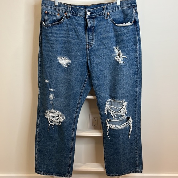 LEVI’S PREMIUM 501® ‘90S WOMEN'S JEANS - Destructed Indigo - Medium Wash - Picture 6 of 16